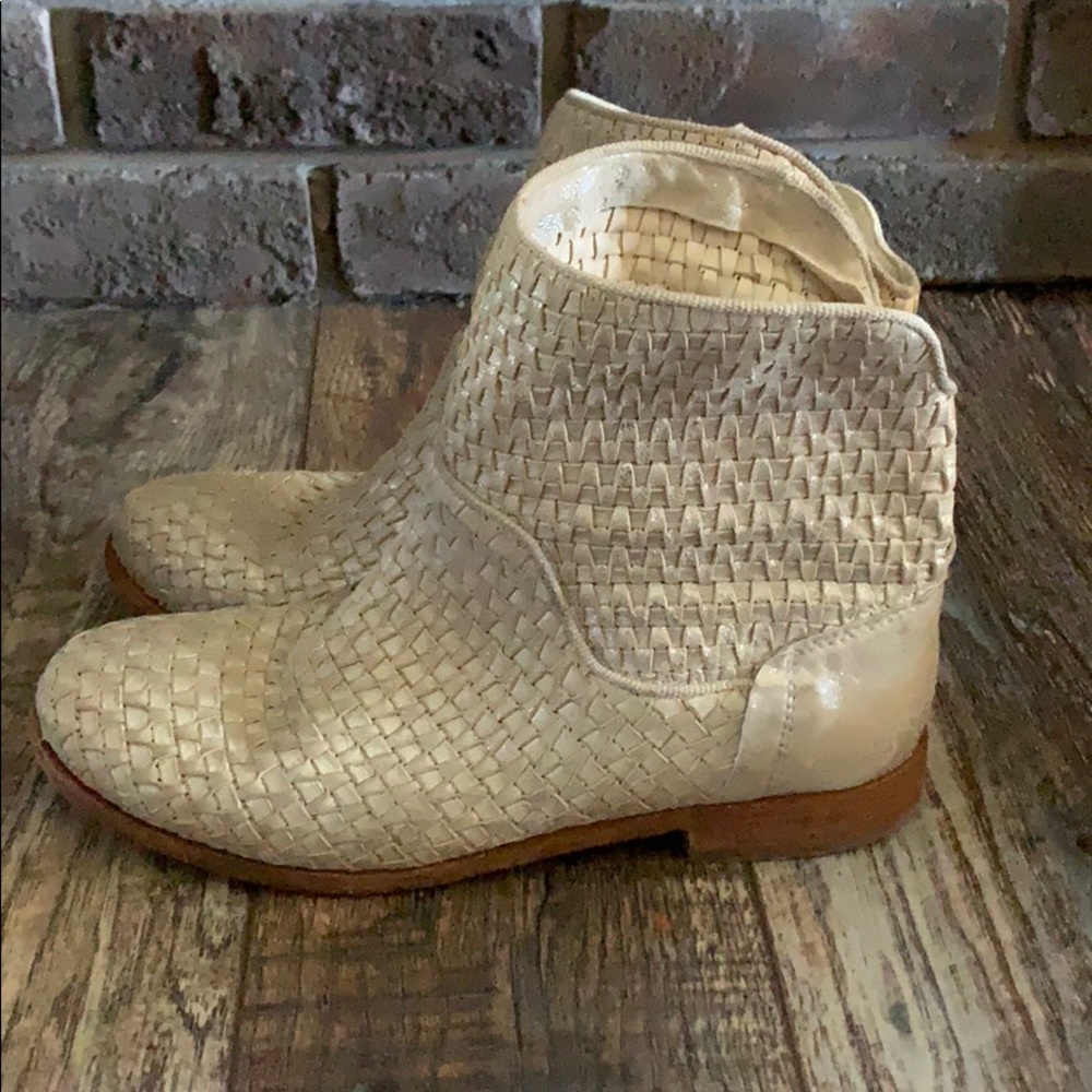 Boots - Picture 2 of 6